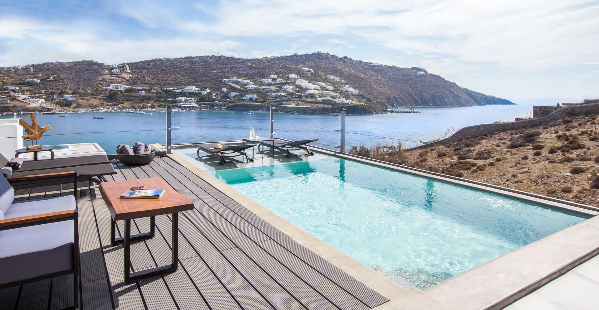 Deluxe suite with private pool in Mykonos