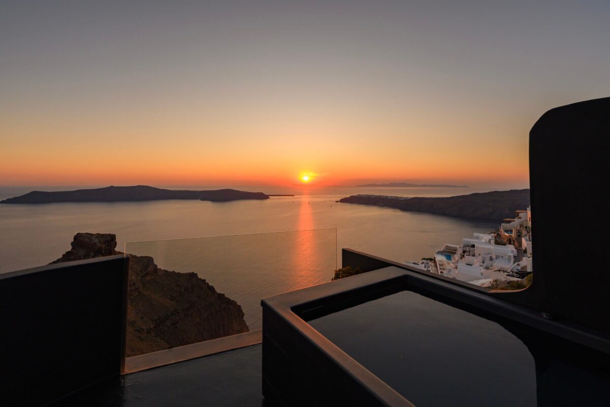 Honeymoon-Suite-Sunset-View-with-Hot-Tub-9