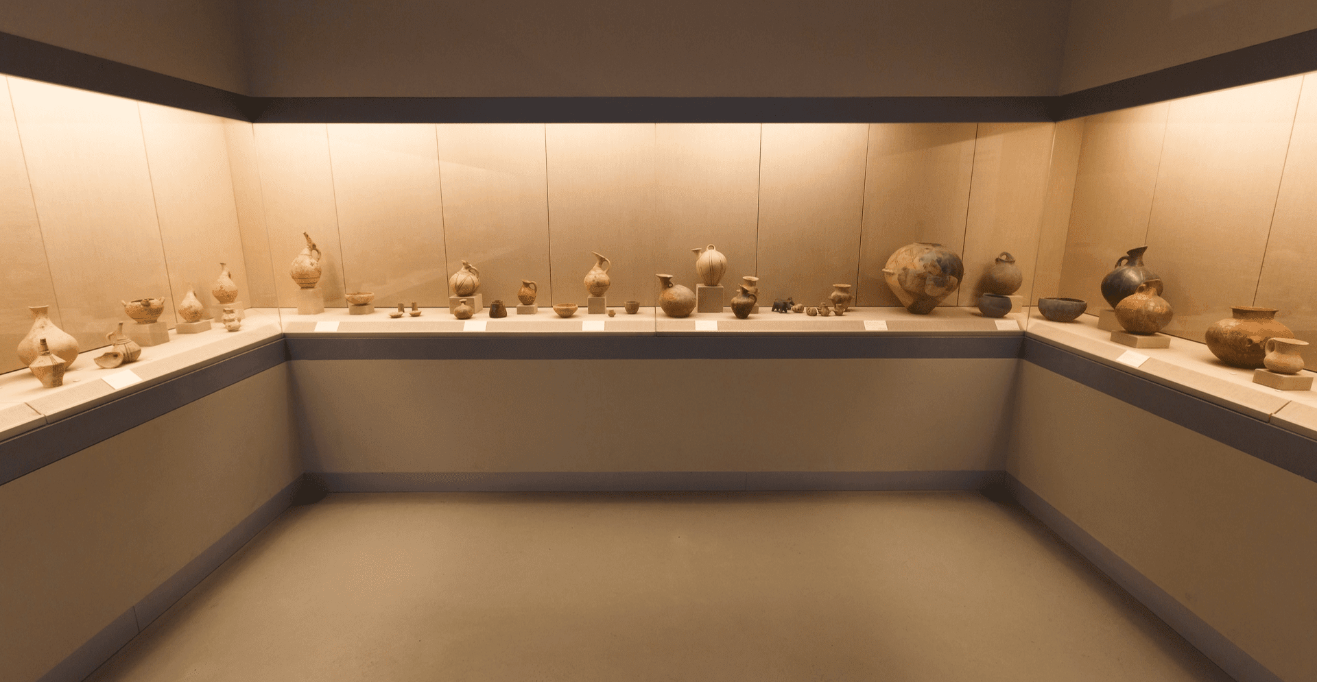 Santorini_Museum-min