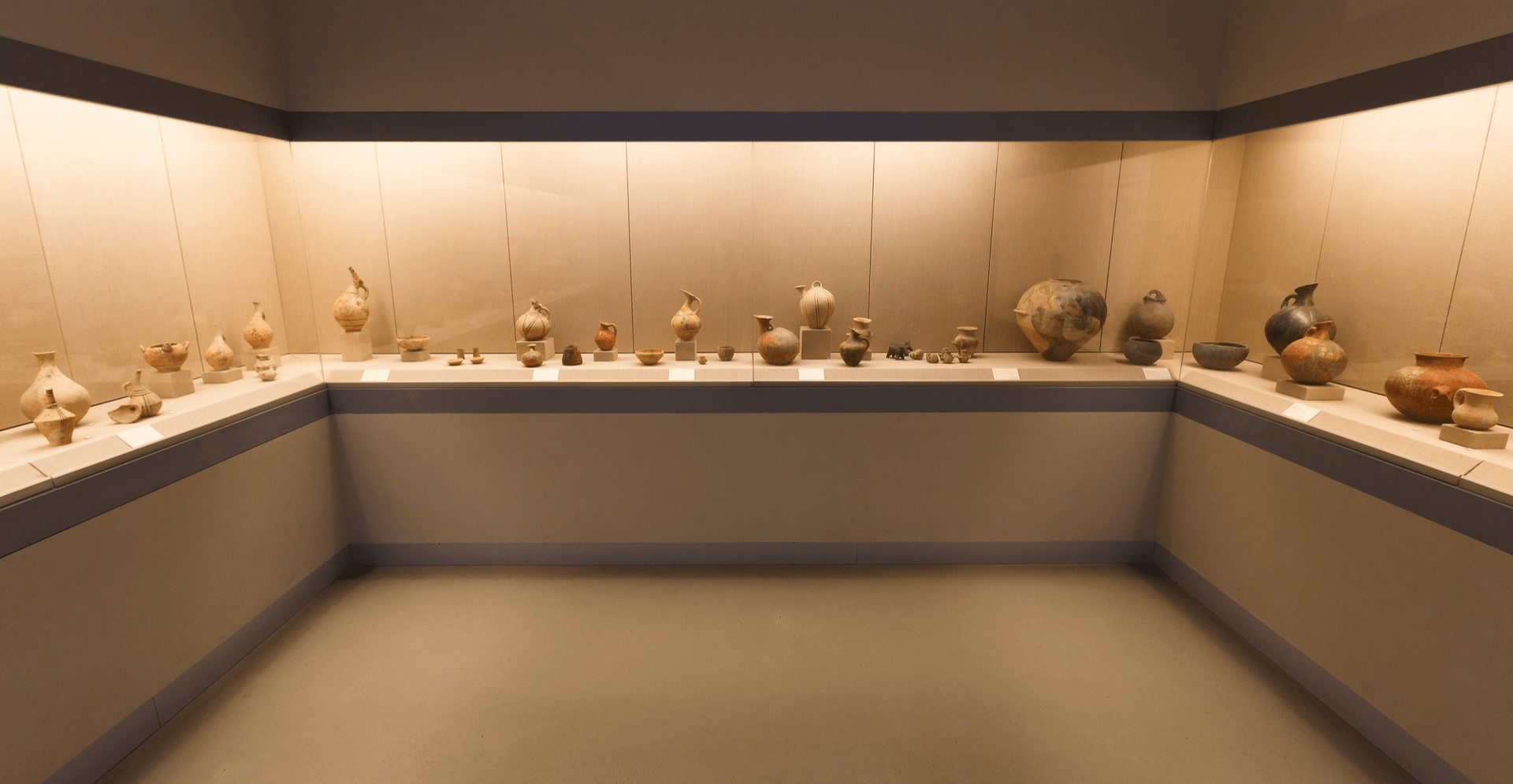 Santorini_Museum-min