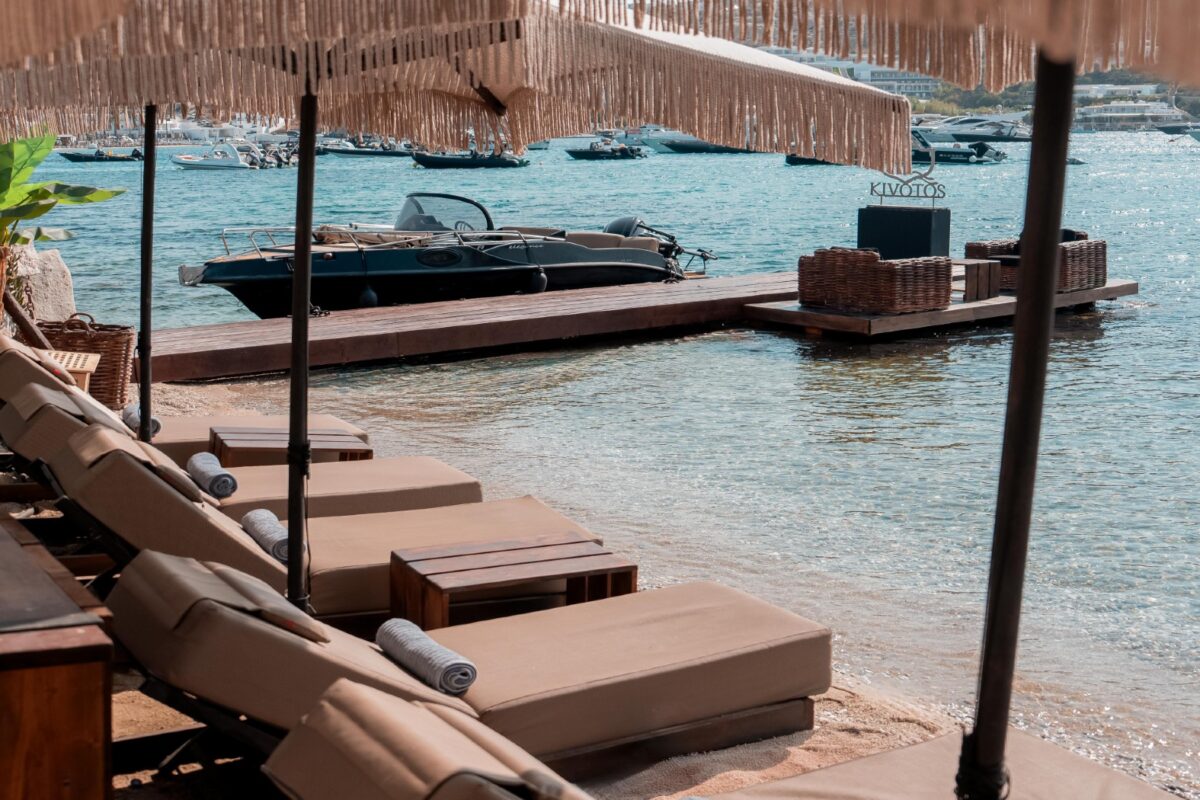 experience_secluded-private-beach-in-mykonos_hero