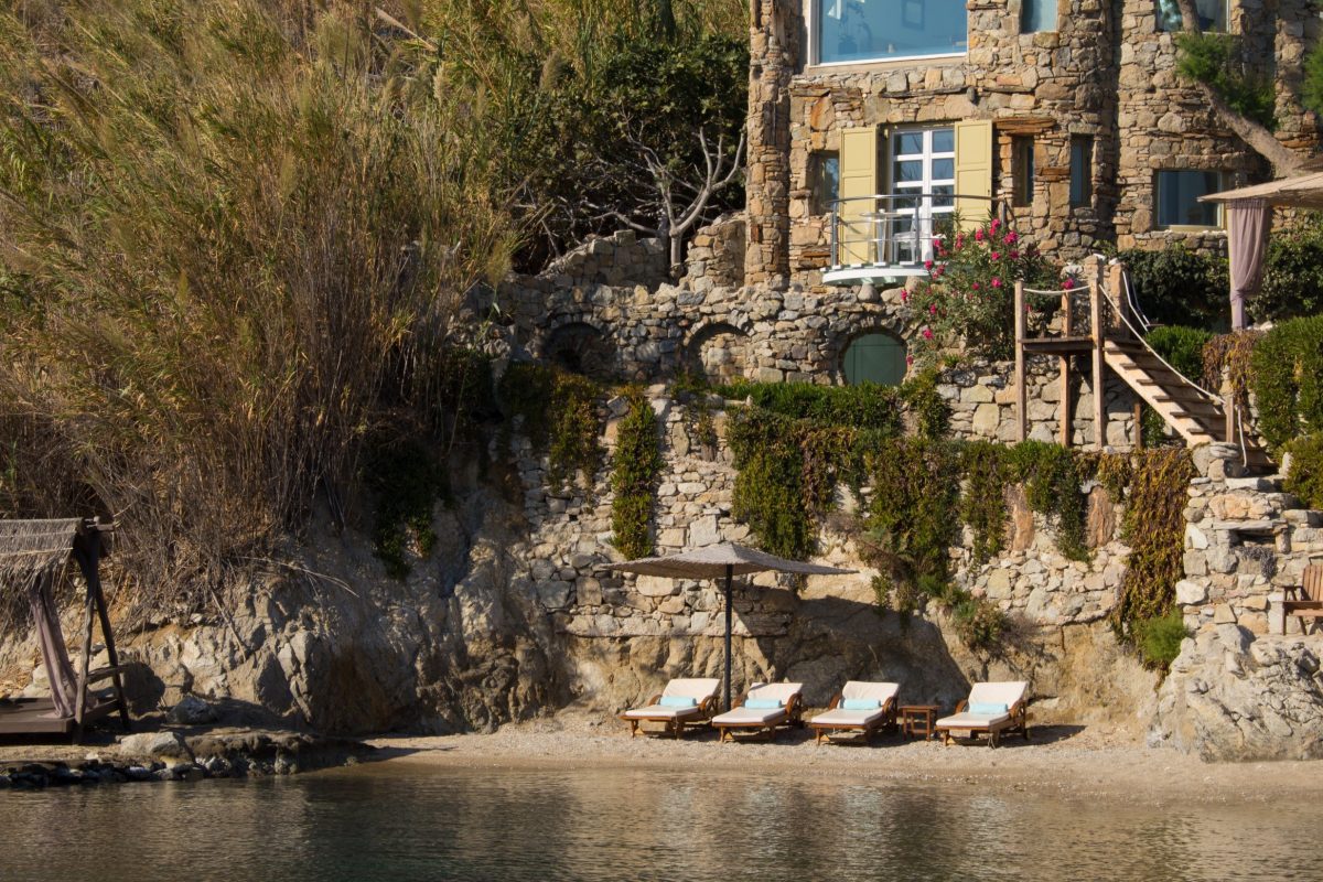 noah-luxury-waterfront-villa-with-private-pool-1-hero