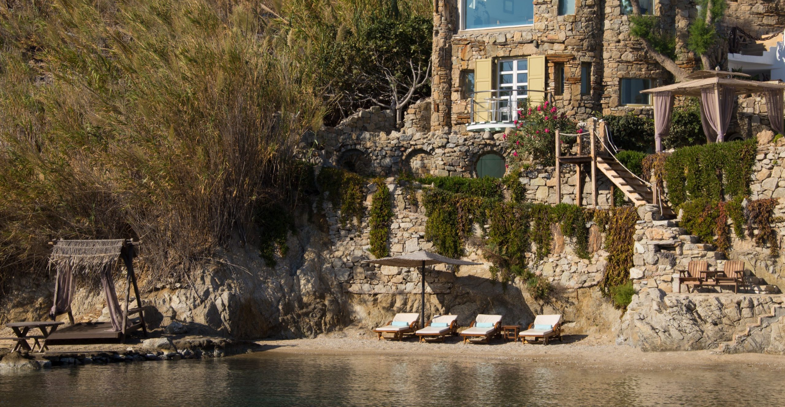 noah-luxury-waterfront-villa-with-private-pool-1-hero