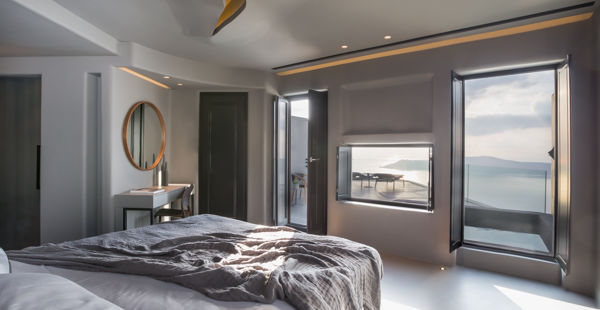 signature-suite-santorini-1-header