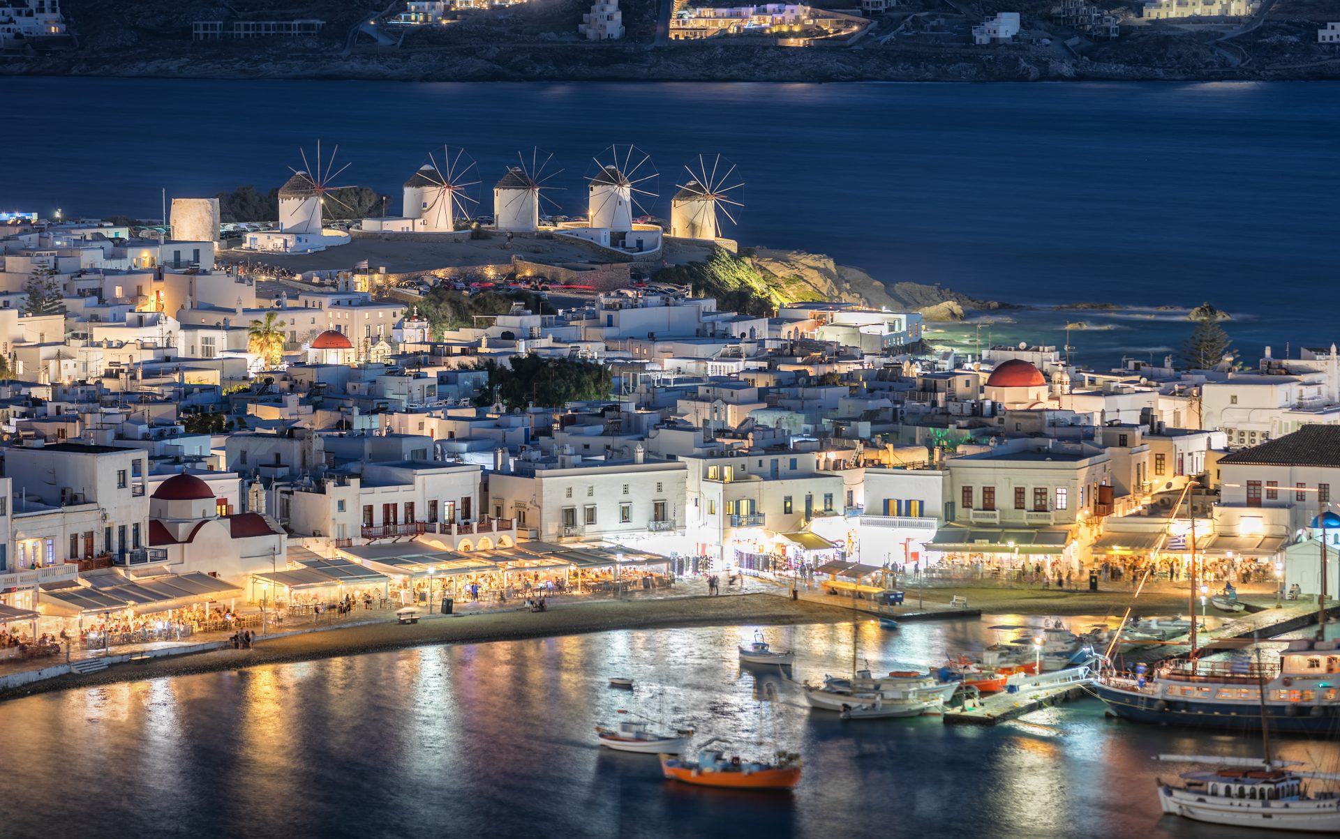 View,Of,The,Famous,Windmills,Of,Mykonos,By,Night