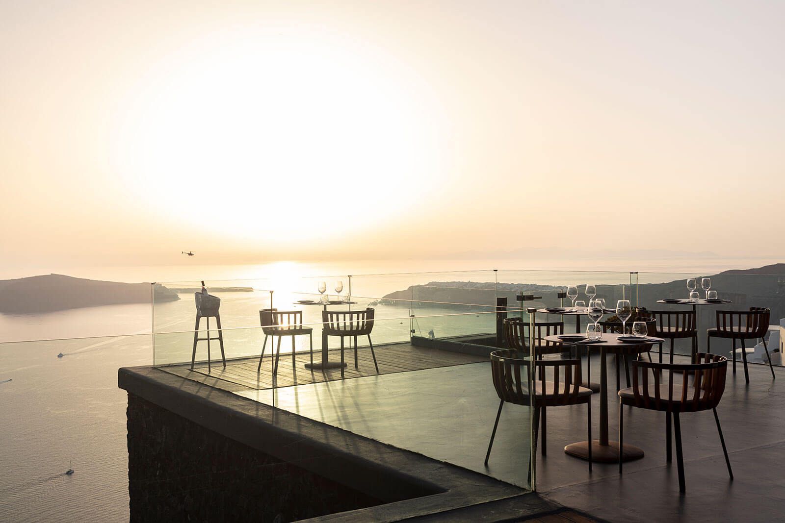 Luxury Dining & Drinking In Santorini - Kivotos Hotels