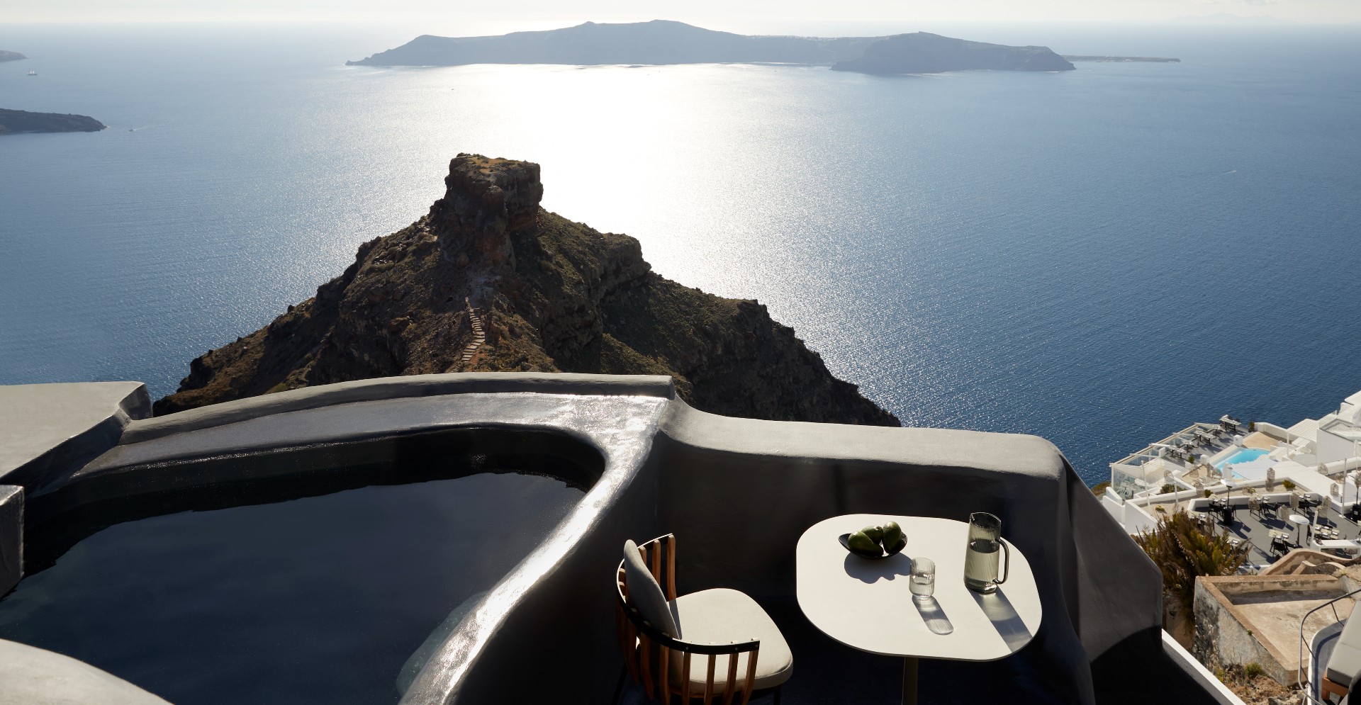 caldera-room-santorini-1-header