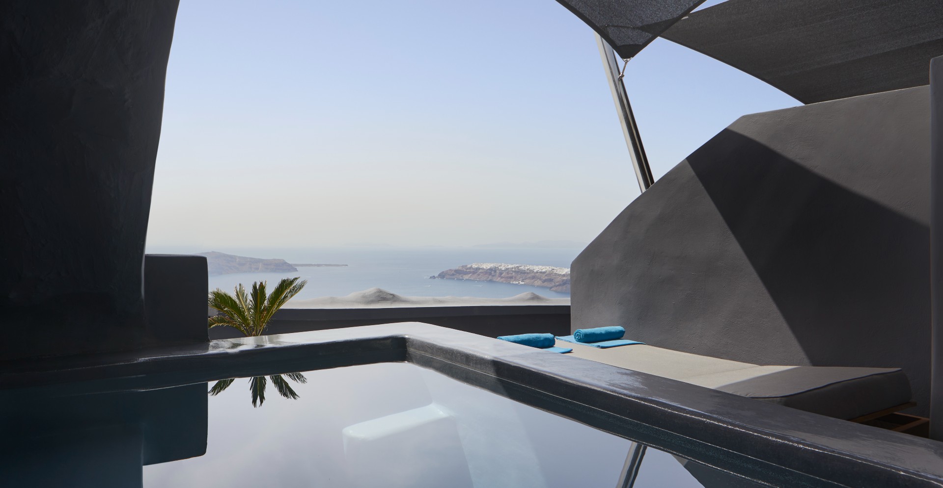 hideaway-suite-santorini-1-header