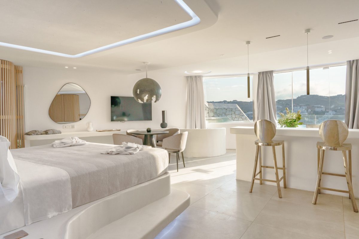 mykonos-honeymoon-luxury-suite-with-hot-tub-1-hero