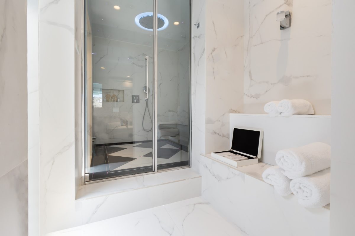 SIGNATURE-SUITE-130-SEA-VIEW-WITH-PRIVATE-GLASS-POOL_5