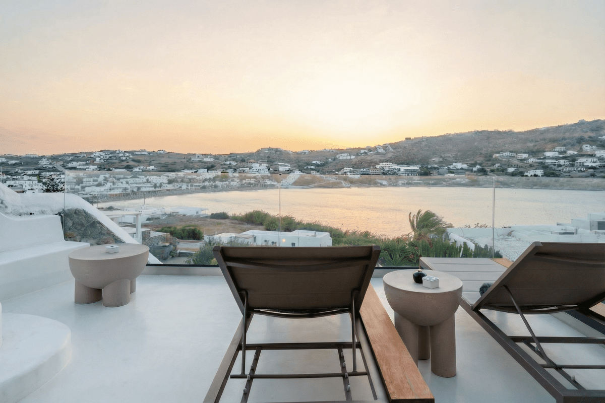 mykonos-honeymoon-luxury-suite-with-hot-tub-10