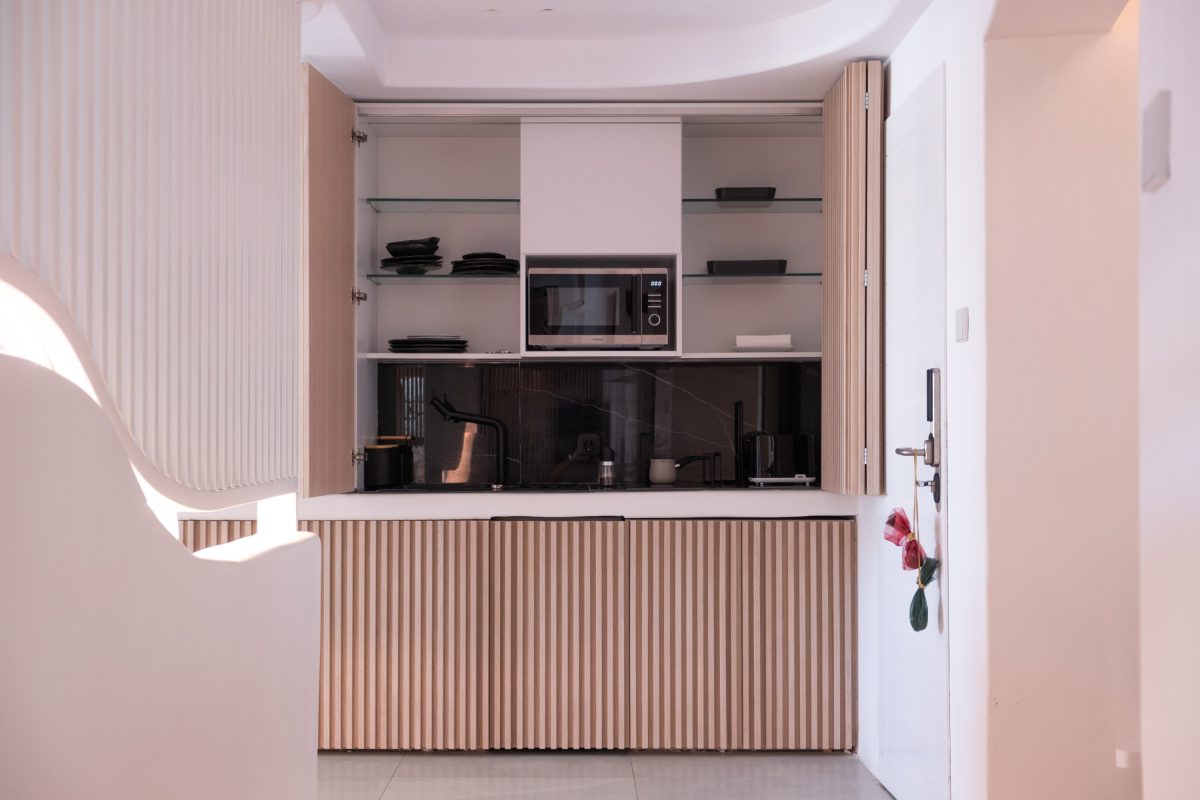 mykonos-honeymoon-luxury-suite-with-hot-tub-7