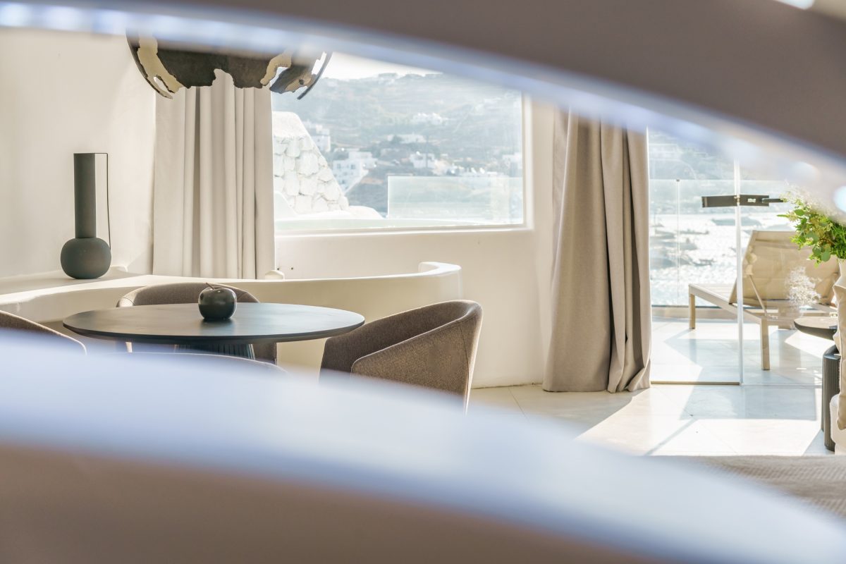 mykonos-honeymoon-luxury-suite-with-hot-tub-9