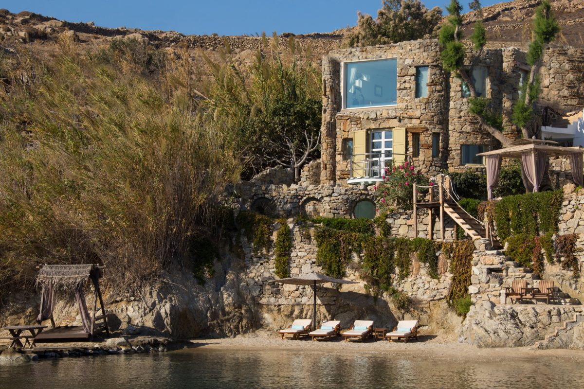 noah-luxury-waterfront-villa-with-private-pool-1